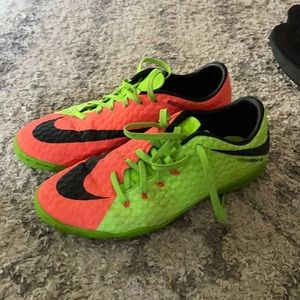 Nike boys indoor soccer shoes
